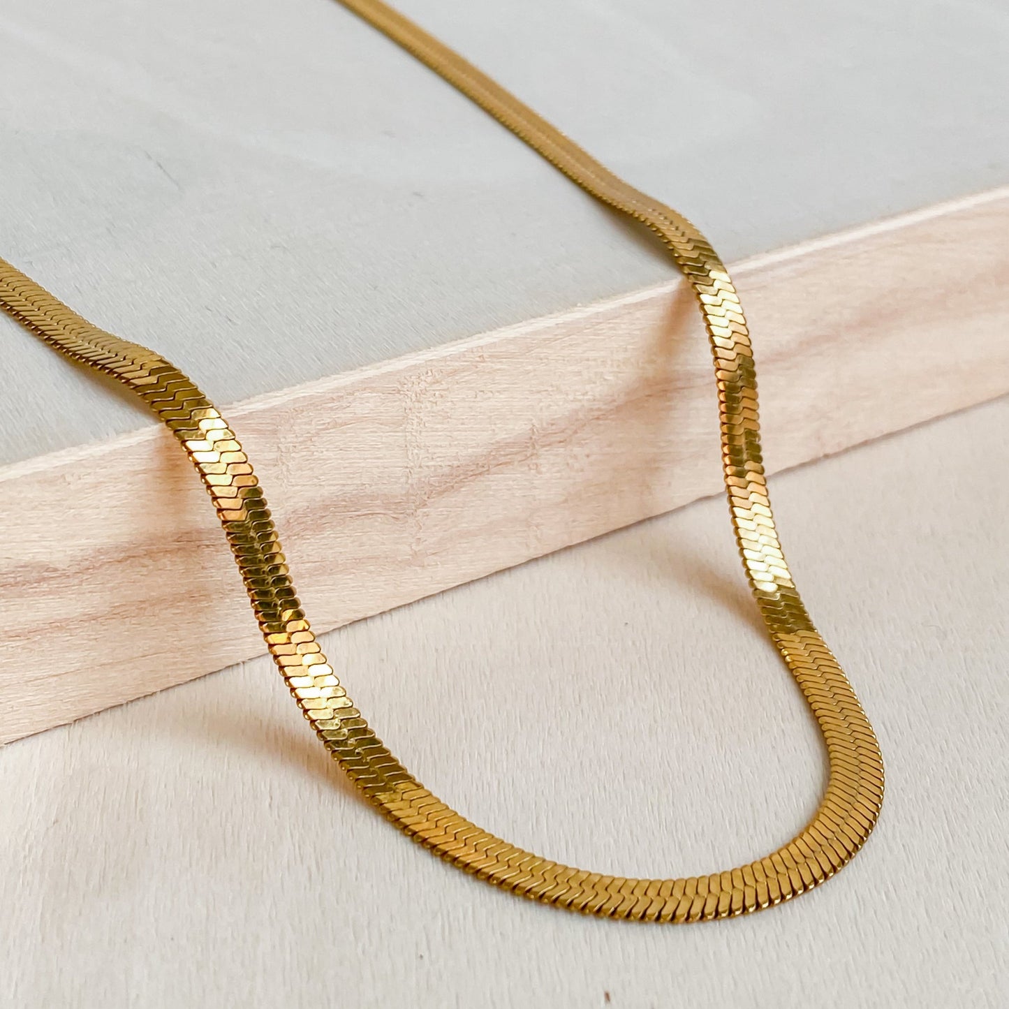 Collier ras de cou doré en acier inoxydable 18K | CLÉOPÂTRE